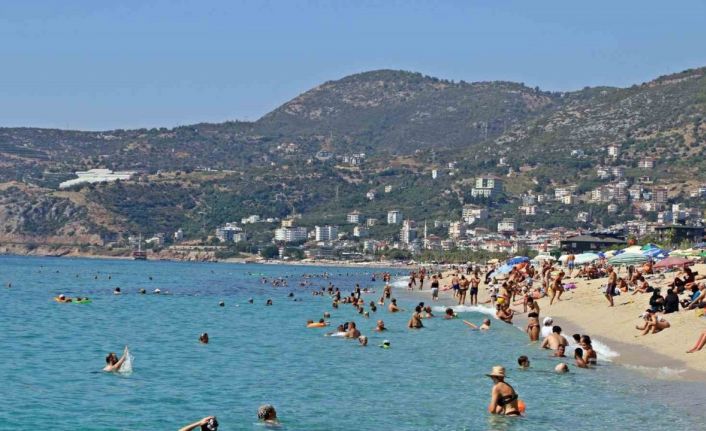 Antalya’da yazdan kalma günler devam ediyor