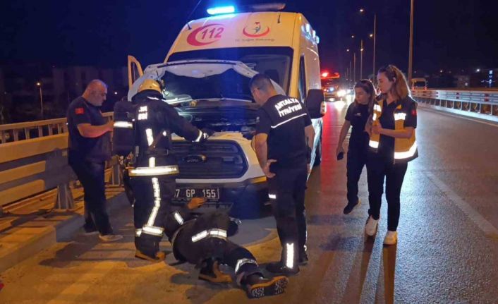 Antalya’dan Akseki’ye giden ambulansın motorunda yangın çıktı