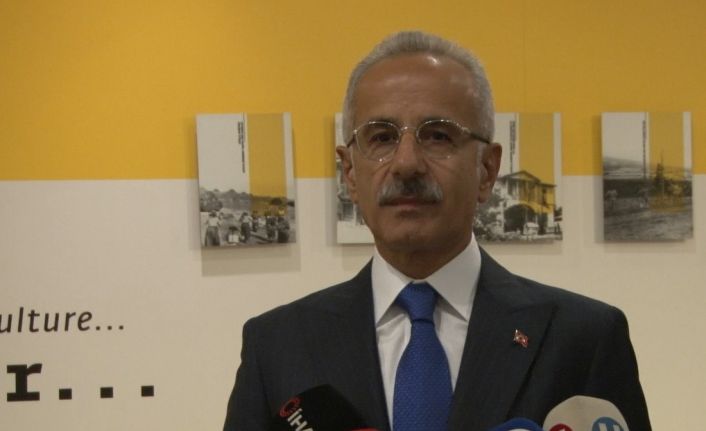 Bakan Uraloğlu, PTT Pul Müzesi’ni ziyaret etti