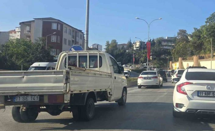 Bilecik’te okulların açıldığı ilk günde trafik çilesi