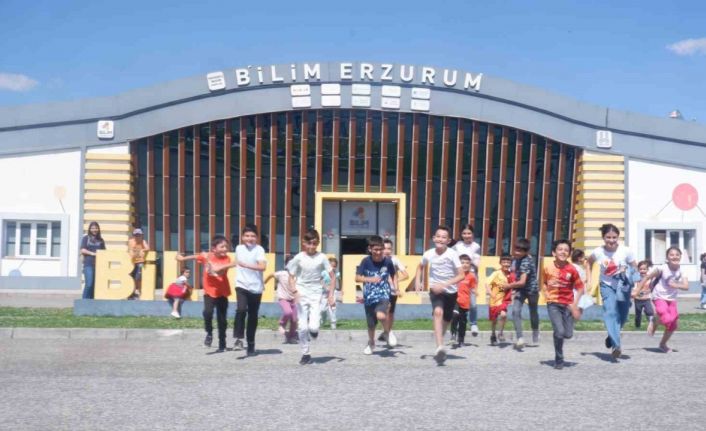 Bilim Erzurum’da çocuklar mutlu ve umutlu