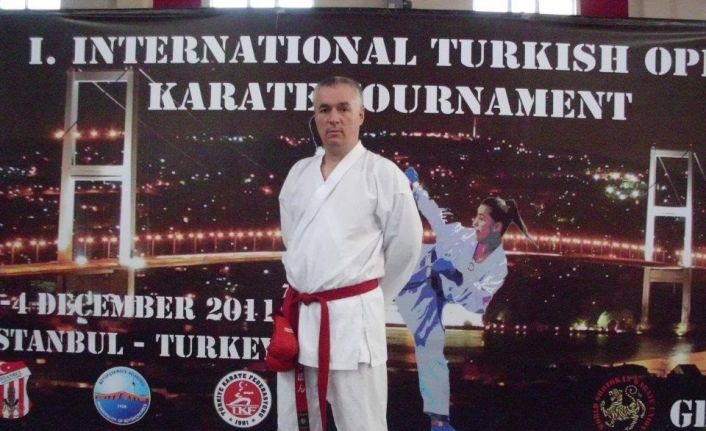 Bursalı gazeteci Enver Akasoy, Türkiye Karate Federasyonu yönetiminden istifa etti