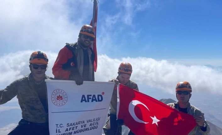 Erciyes’in zirvesinde arama kurtarma eğitimi