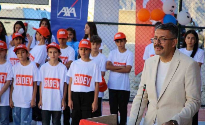 Hakkari’de basketbol sahasının açılışı yapıldı