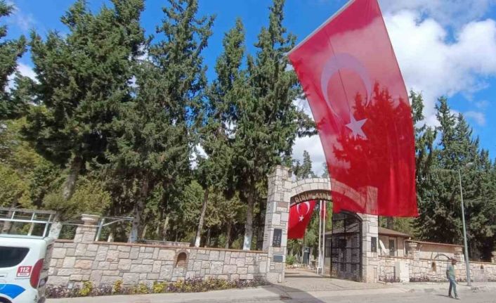 İsrail’in katlettiği Ayşenur’un cenaze töreni için mezarlıkta hazırlıklar tamamlandı