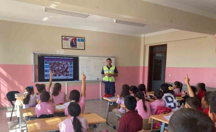 Jandarmadan 225 öğrenciye güvenli trafik eğitimi