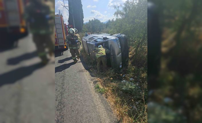 Kontrolden çıkan panelvan devrildi bir kişi yaralandı