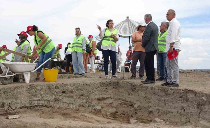 Kütahya’da 8 bin yıllık tarihi aydınlatıyorlar