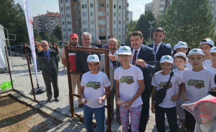 Kütahya’da ’Okuldaki çiftlik’ projesi ile hasat heyecanı yaşandı