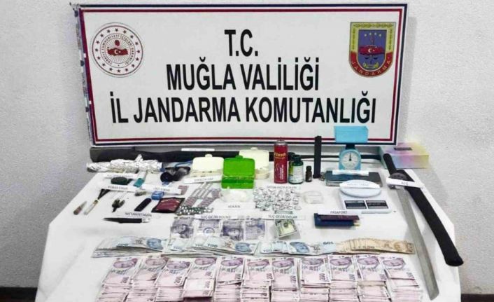 Marmaris’te uyuşturucu operasyonunda Samuray kılıcı ele geçirildi