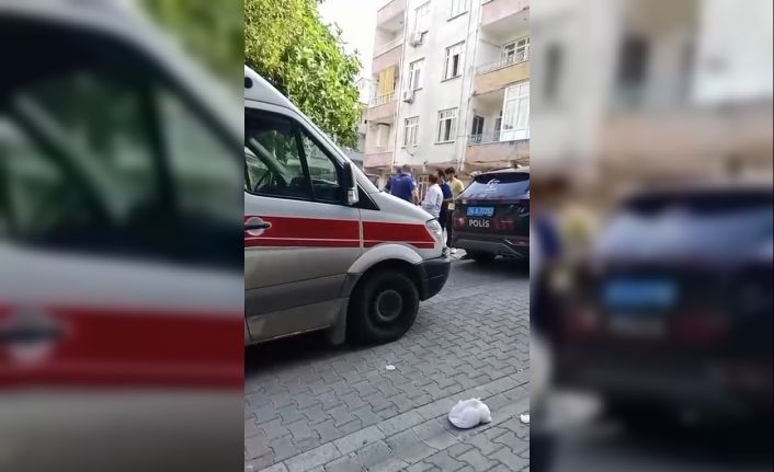 Misafir olarak gittiği evde, ev sahibini yaralayıp altınları çalarak kaçtı