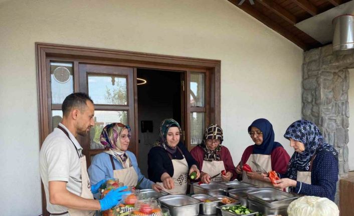 Müze Meram Yemek Atölyesinde sohbahar, kış hazırlıkları yapıldı