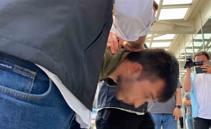 Polisleri yaralayan şüpheliler değerli eşya için kargo aracını çalmış