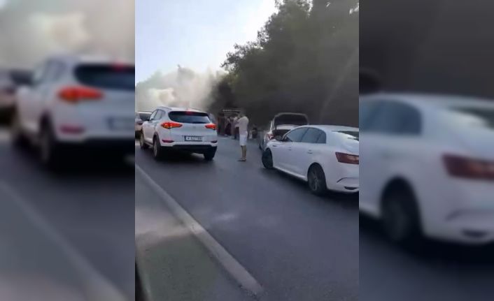 Seyir halindeki aracın motoru alev alev yandı