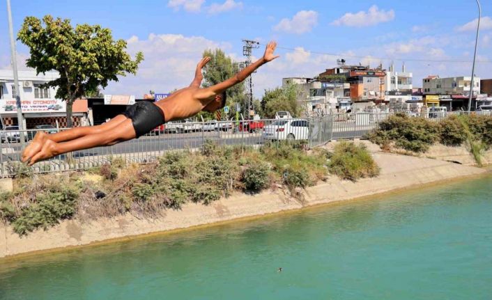 Sıcaklar bitmeyince okuldan kaçan çocukların tehlikeli serinliği