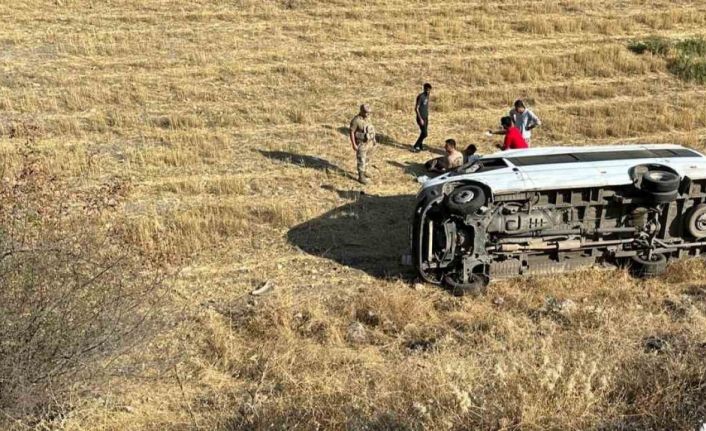 TPAO servis aracı ile taksi çarpıştı: 3’ü ağır 6 yaralı