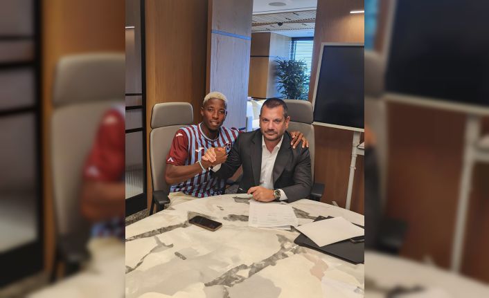 Trabzonspor, Simon Banza’ya imzayı attırdı