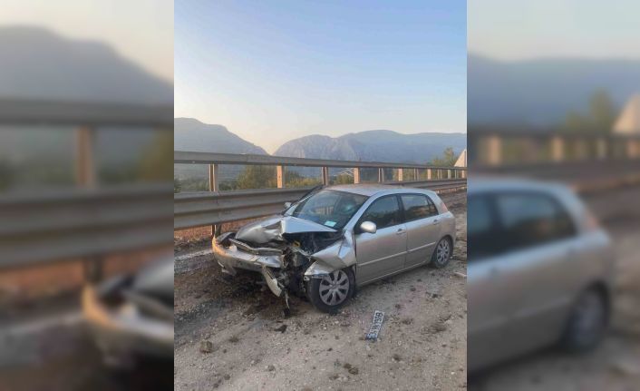 Yol çalışma alanına giren otomobil kaza yaptı: 2 yaralı