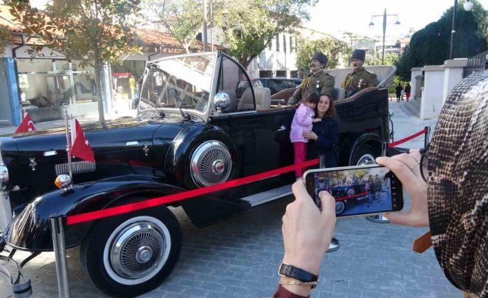 1934 model aracın yayında fotoğraf çektirmek sıraya girdiler