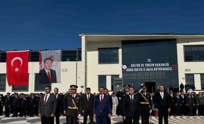 29 Ekim Cumhuriyet Bayramı çelenk sunma töreni düzenlendi