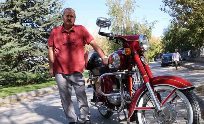 42 yıldır kullandığı motosikletini oğlundan dahi kıskanıyor