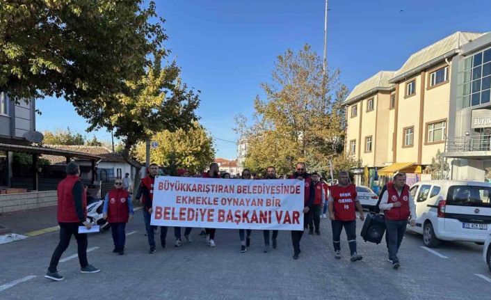 6 kişinin işine son verilen Büyükkarıştıran Belediyesi önünde eylem