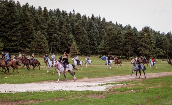 80 at binicisi At Yaylası’nda doğanın tadını çıkardı