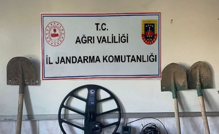 Ağrı’da kaçak kazı yapan 11 kişi yakalandı