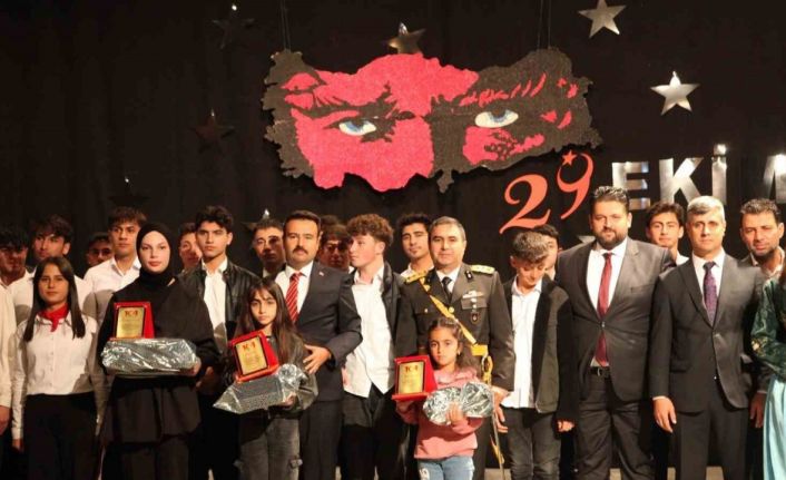 Ahlat’ta 29 Ekim Cumhuriyet Bayramı coşkuyla kutlandı