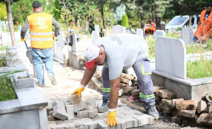 Akse Mezarlığı’nda bakım çalışması sürüyor