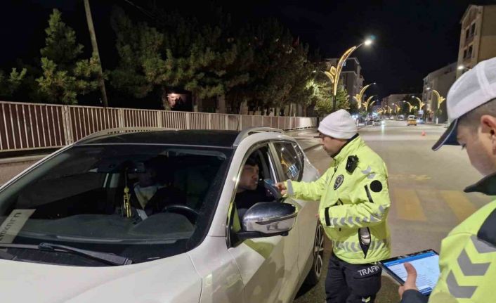 Alaca’da polis ekiplerinden huzur uygulaması