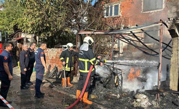 Alevlere teslim olan garaj iki evi küle çeviriyordu