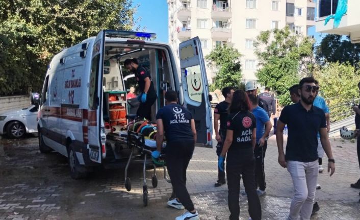 Antalya’da inşaat iskelesi çöktü: 2 işçi yaralandı