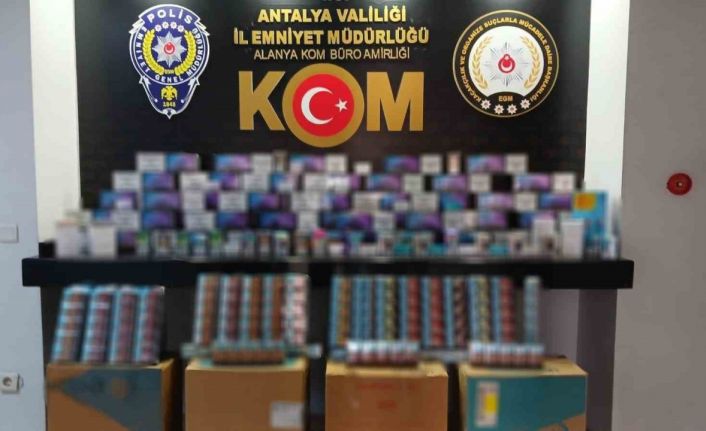 Antalya’da kaçak sigara operasyonu: 3 tutuklama