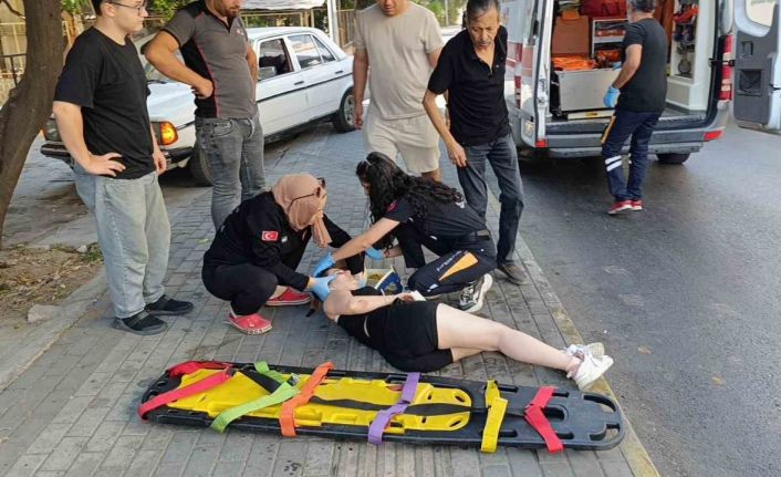 Antalya’da motosiklet kaldırıma çarparak devrildi, genç kız yaralandı