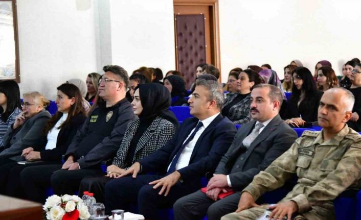 Ardahan’da "En İyi Narkotik Polisi Anne" Semineri