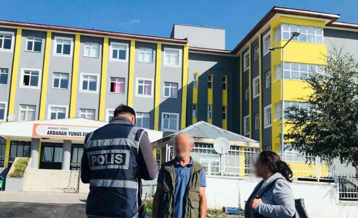 Ardahan’da Polis okul çevrelerinde göz açtırmıyor