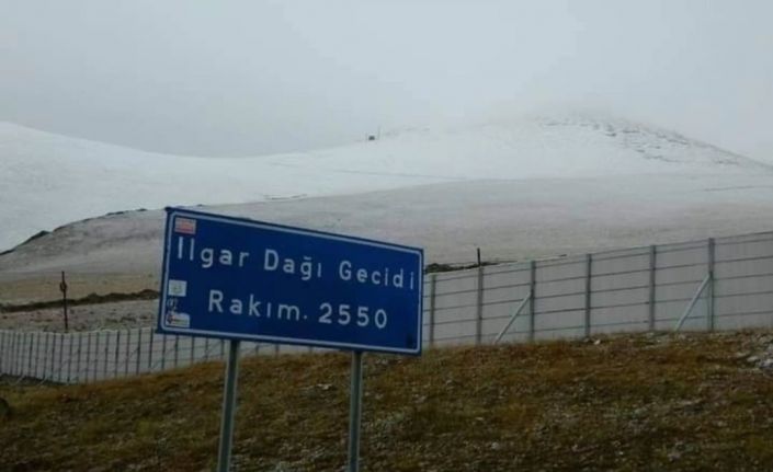 Ardahan’ın yüksek kesimleri beyaza büründü