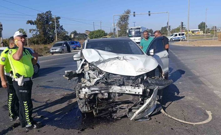 Arızalanan trafik ışıkları kazaya sebep oldu: 5’i çocuk, 9 yaralı