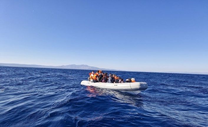 Ayvalık açıklarında 28 düzensiz göçmen yakalandı