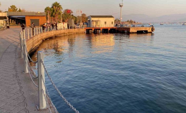 Bağırarak denize atlayan kız çocuğunu vatandaşlar kurtardı