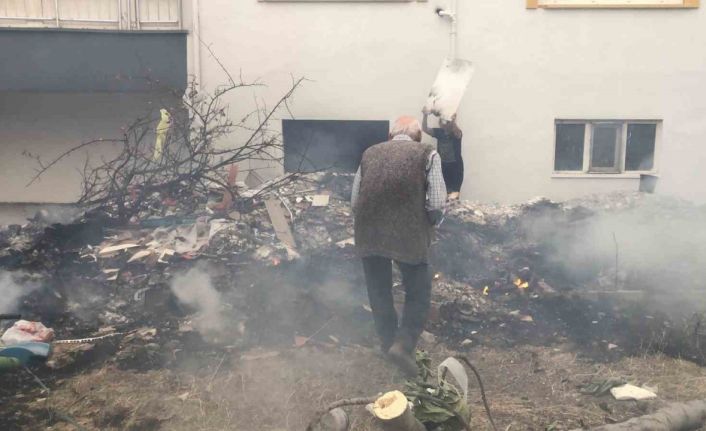 Bahçede çıkan yangın korkuya neden oldu