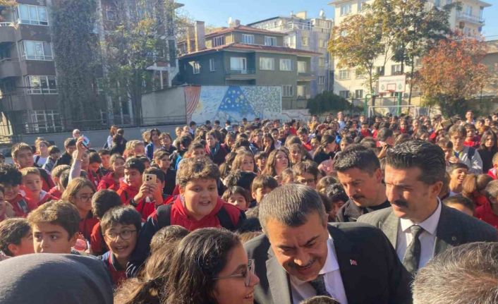 Bakan Tekin: “20 yıllık bir öğretmeni test sınavına almak olmaz”