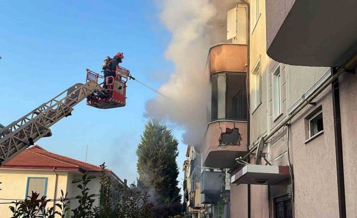 Balkonda patlayan piknik tüpü yangına sebep oldu