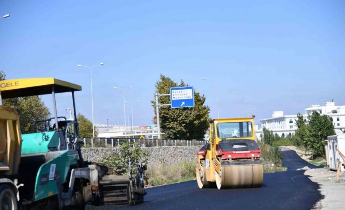 Başiskele trafiğini rahatlayacak yeni yol asfaltlanıyor