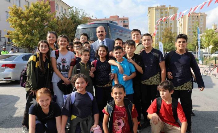 Başkan Altay gençleri doğum günü hediyeleriyle sevindirecek