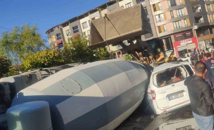 Bingöl’de beton mikseri aracın üzerine devrildi: 1 yaralı