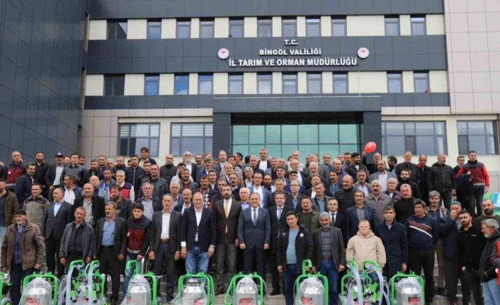 Bingöl’de çiftçilere yüzde 50 hibeli süt sağım makinesi dağıtıldı