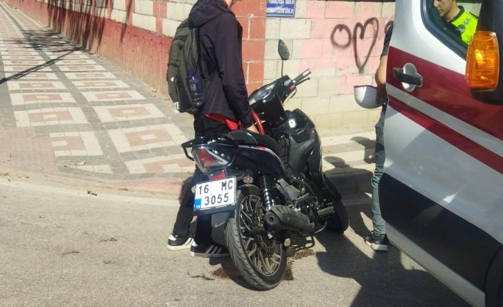 Bursa’da otomobil ile motosiklet çarpıştı: 3 yaralı