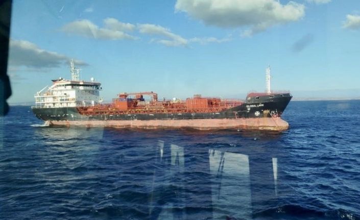 Çanakkale Boğazı’ndan geçen boş tanker makine arızası yaptı